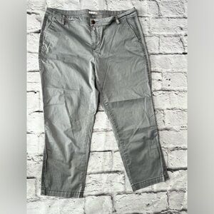 Maurices women’s gray capri pants size 15/16